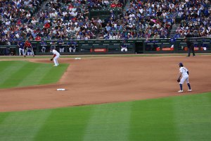 Cubs shortstop and thirdbaseman prepare for pitch