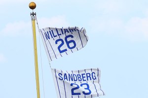 Flags of retired Cubs numbers