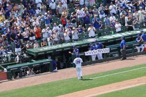 Kyle Hendricks cheered by crowd as he leave game