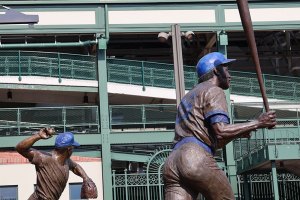 Billie Williams and Ron Santo statues