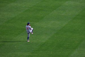 Shota Imanaga pitches in outfield before game