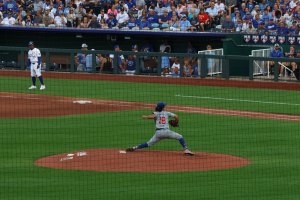 Shota Imanaga in windup during game