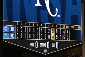 Scoreboard with final scor Cubs 9 Royals 4